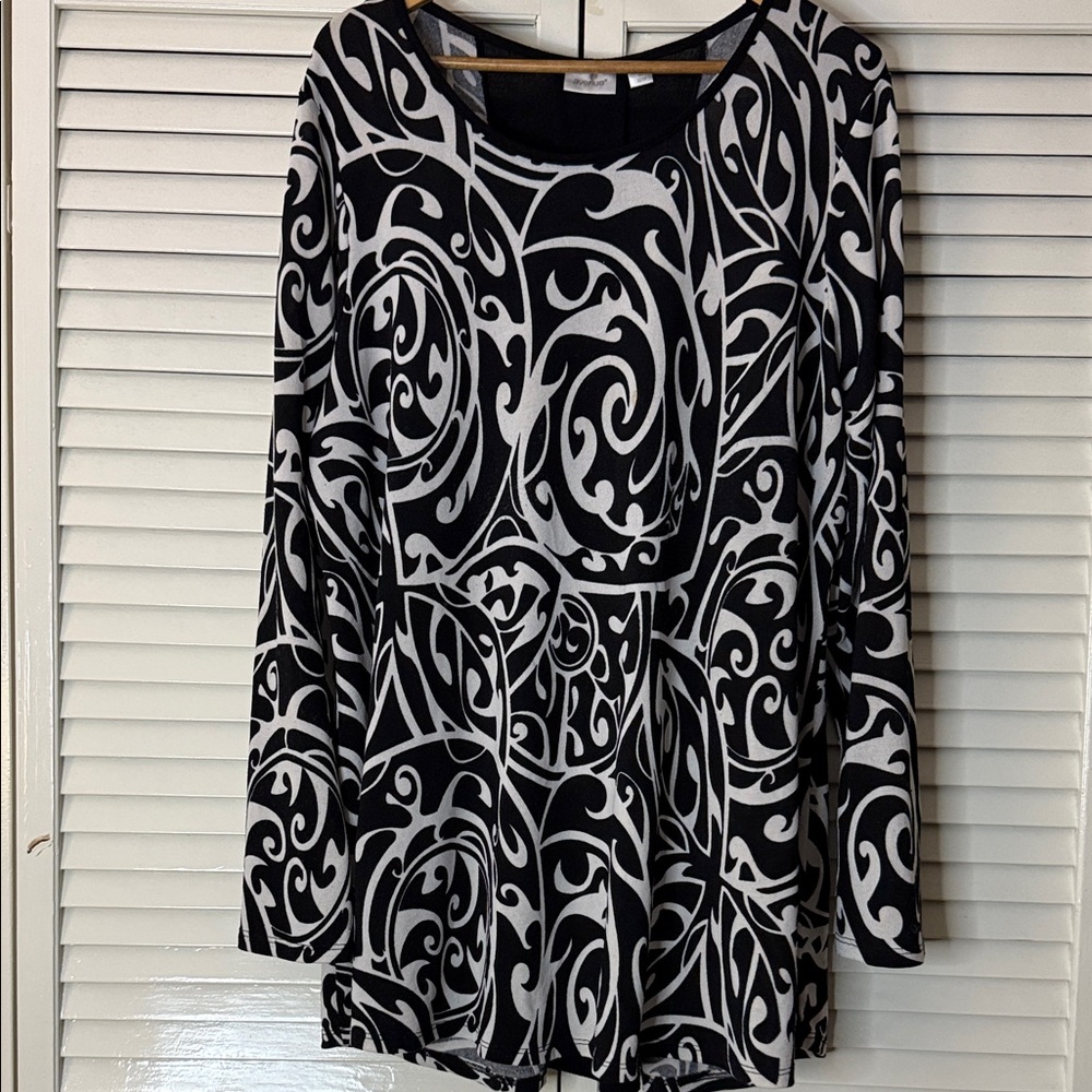 Avenue Black and White Swirl Top